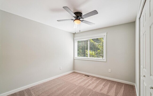 Building Photo - 276 W Meadowland Ln