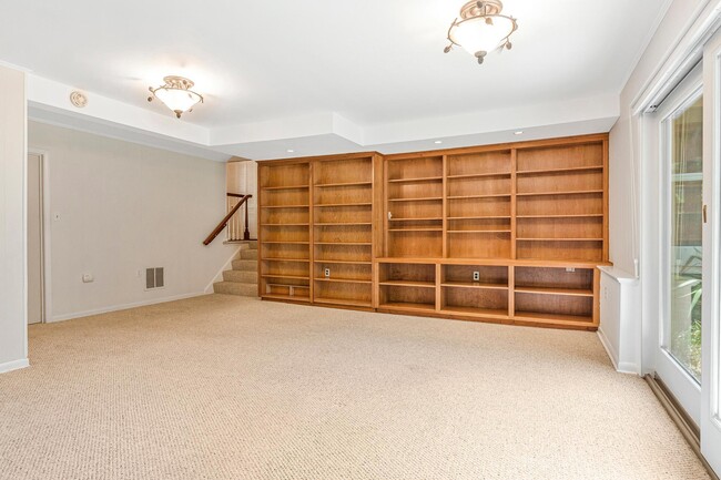 Building Photo - 4601 Wood Dr