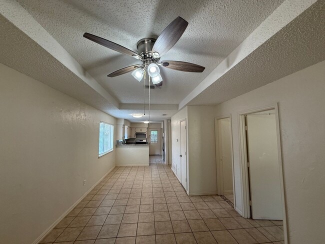 Building Photo - 2 bedroom 1 bathroom Duplex in 76015