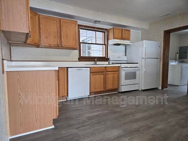 Building Photo - 6927 Janet St