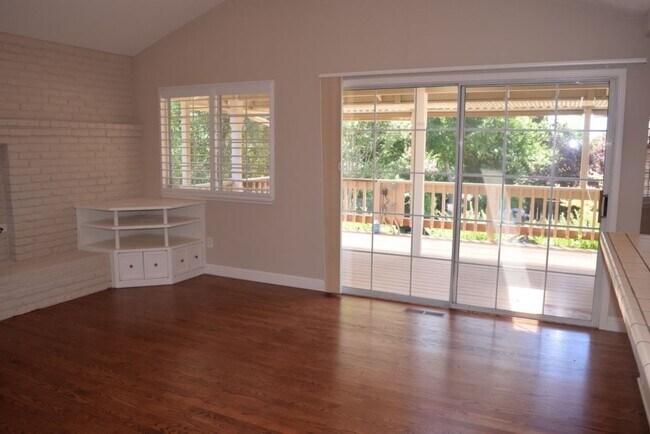 Building Photo - 1657 Stone Way