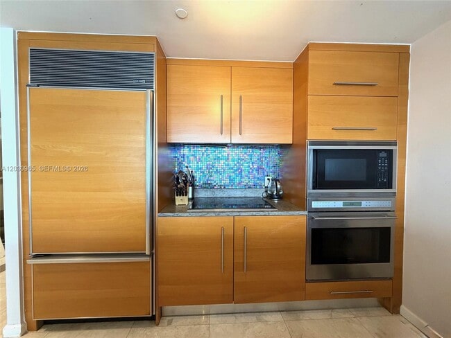 Building Photo - 475 Brickell Ave