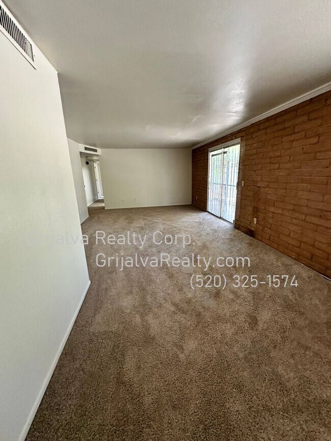 Building Photo - 2650 W Calle Padilla