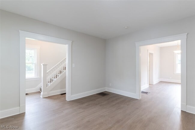 Building Photo - 1464 E 123rd St