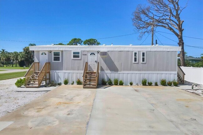 Building Photo - 3280 Holly Ave