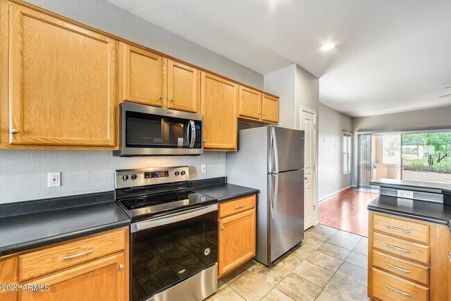 Building Photo - Golf Course Views! Quiet Cul-de-Sac! Updat...