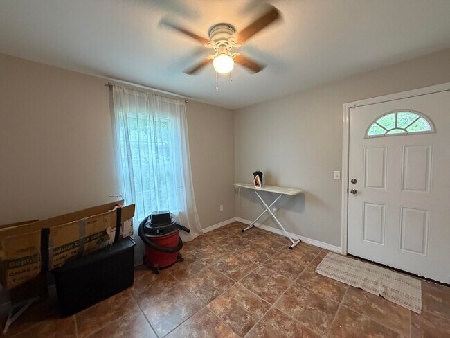 Building Photo - 138 Adams St