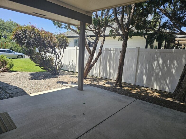 Building Photo - 2492 E Harbor Cir