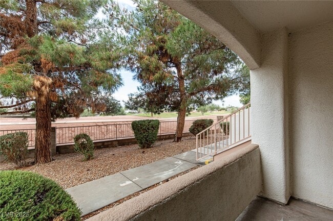 Building Photo - 5650 E Sahara Ave