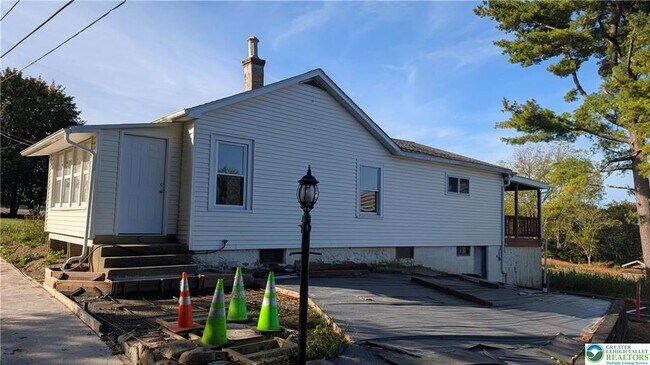 Building Photo - 487 Club Rd