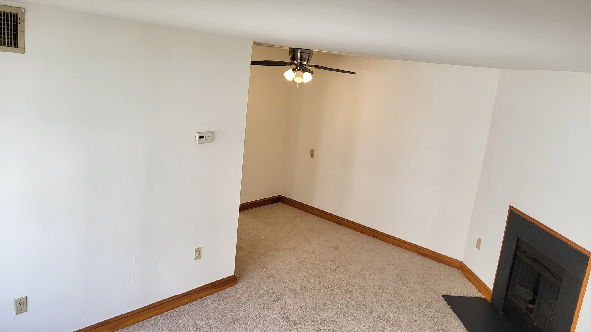 Dining - 2606 Tunlaw Rd NW