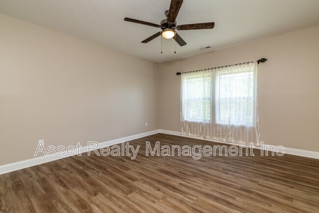 Building Photo - 127 Van Gilder Way