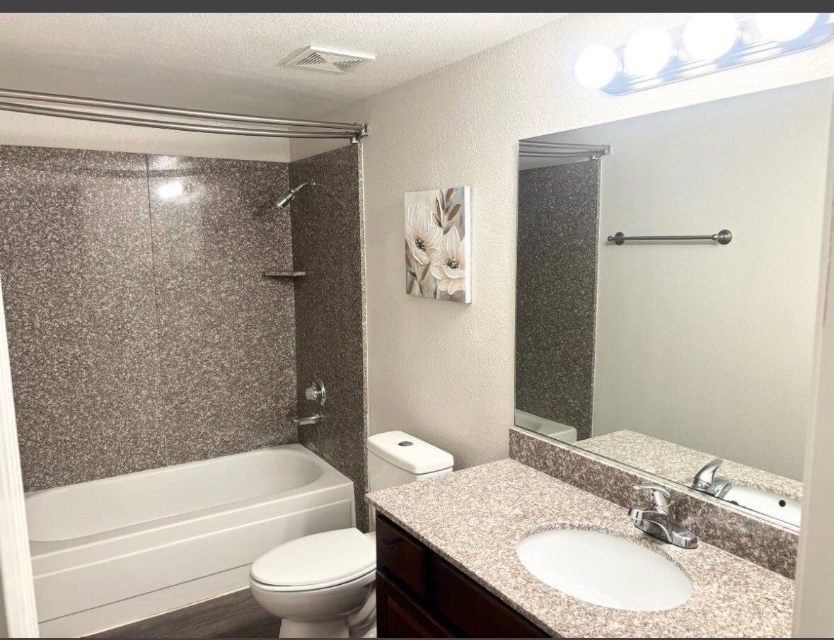 Building Photo - 5260 River Glen Dr