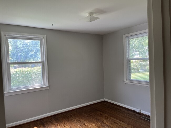 Building Photo - Charming 3-Bed Home with Hardwood Floors &...