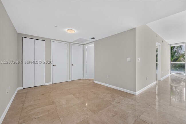 Building Photo - 465 Brickell Ave