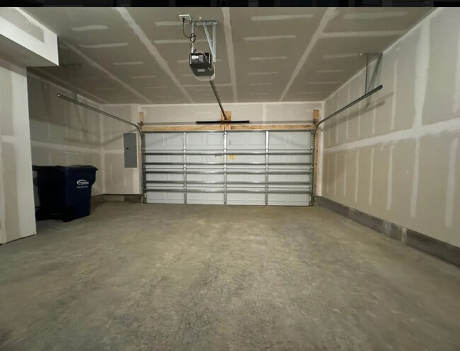 Building Photo - 3046 Deptford St