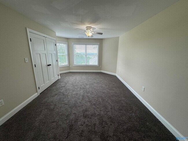 Building Photo - 2807 Talon Cir