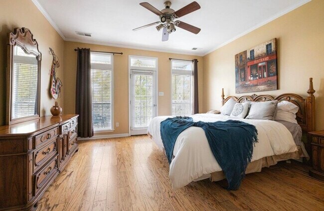 Building Photo - 2065 Peabody Ave