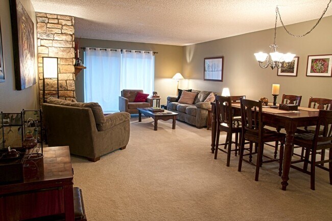 Building Photo - $0 DEPOSIT OPTION. CHARMING TWO-STORY TOWN...