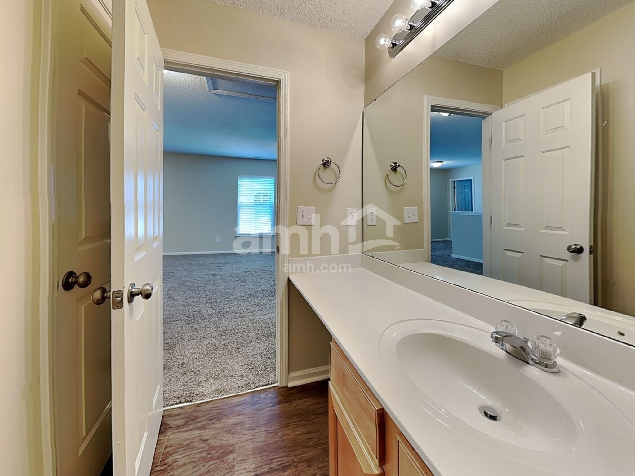 Building Photo - 5013 Springdale Dr