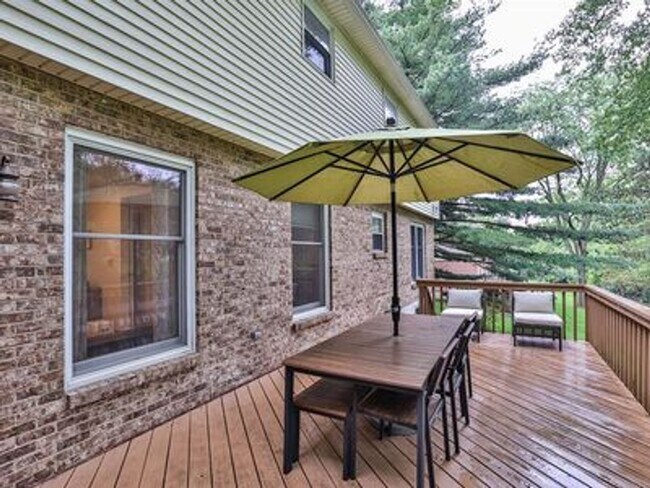 Building Photo - Beautiful Home in Prime Montgomery Location