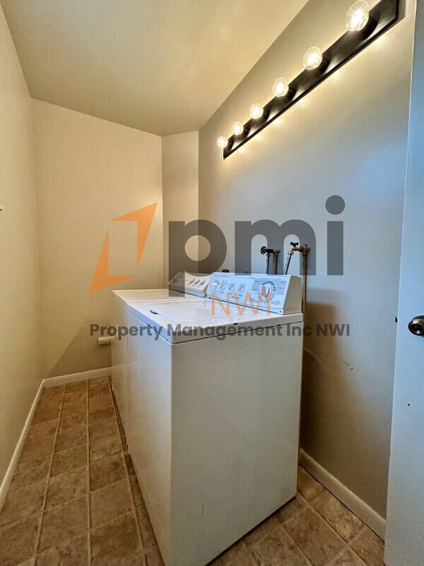 Building Photo - 1302 2nd St