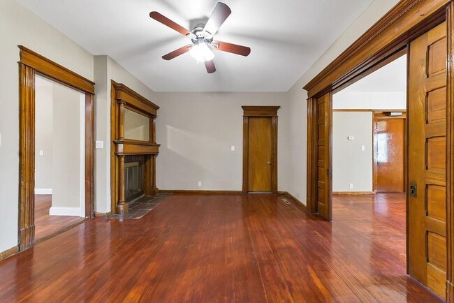 Dining room with fireplace - 717 River Rd