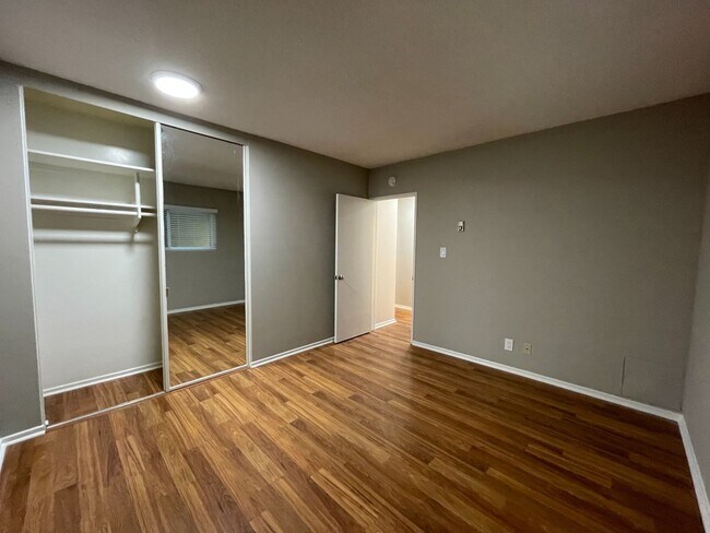 Building Photo - 2 Bedroom, 2 Bath Condo Blocks to the Beach, Pet Friendly, Sunset Views, Parking!