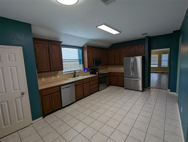 Building Photo - 119 Clear Creek Dr