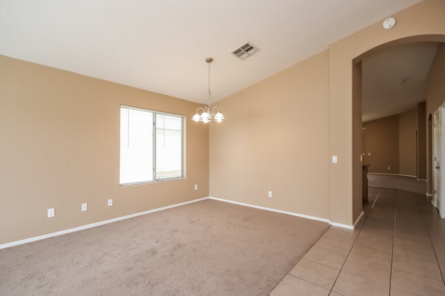 Building Photo - 7814 S 72nd Ln