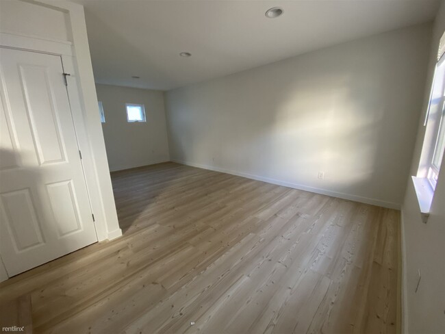 Building Photo - 4 br, 3 bath Triplex - 8120 Delridge Way S...