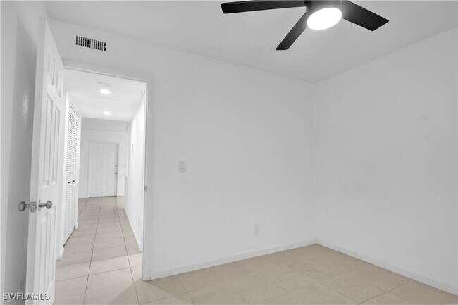 Building Photo - 4601 Bayshore Dr