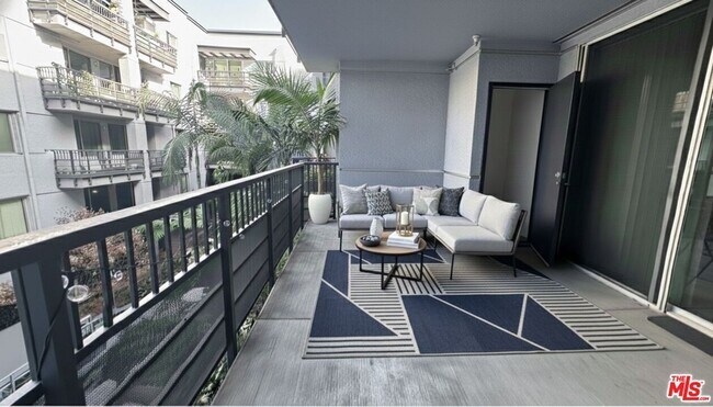 Building Photo - 629 Traction Ave