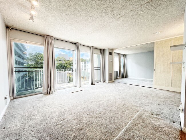 Building Photo - Immaculate Honolulu Condo with Central A/C, Secured Parking, Including Electricity