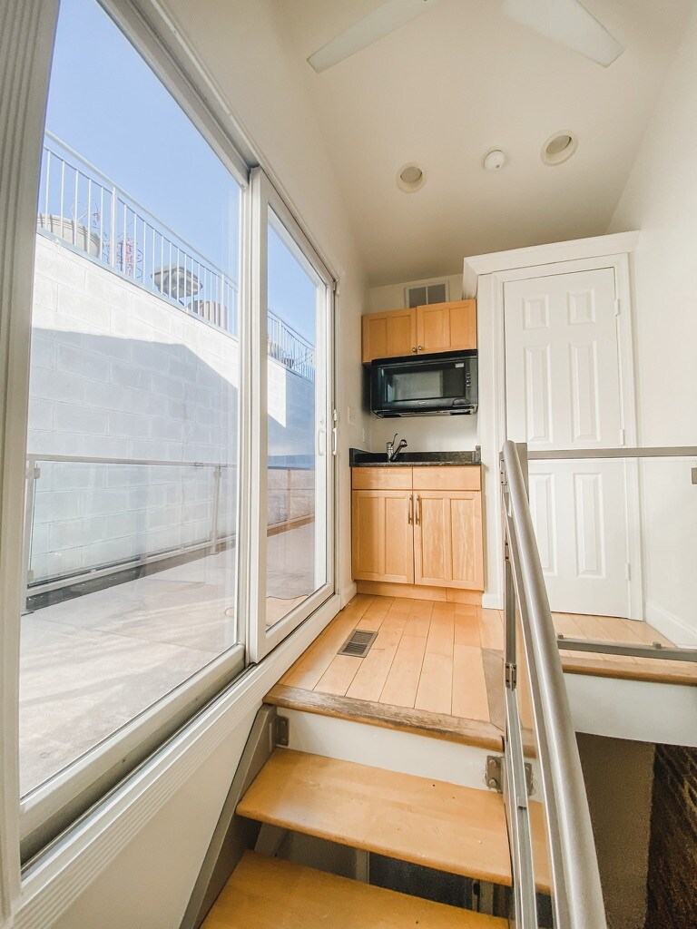 Building Photo - 1413 Anchor St