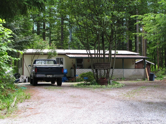 Building Photo - 2 Bedroom, 1 Bathroom Mobile Home for Rent in Maple Falls
