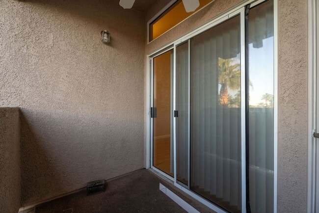 Building Photo - 2305 W Horizon Ridge Pkwy