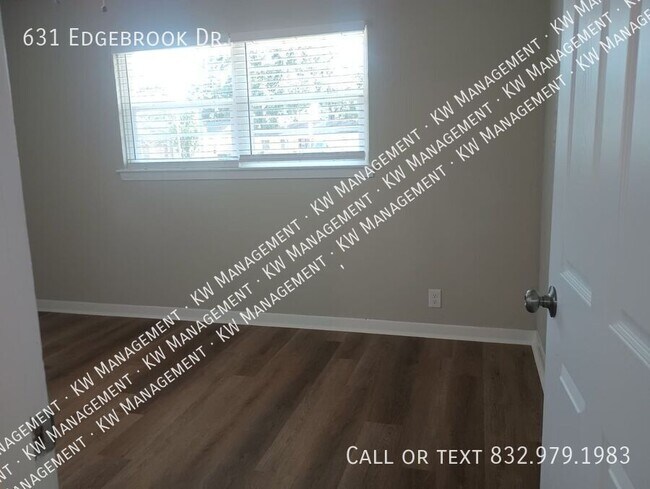 Building Photo - 631 Edgebrook Dr