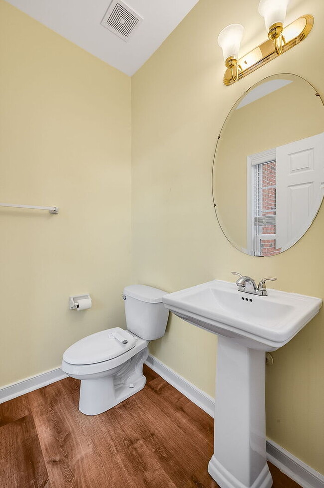 Building Photo - Spacious 5 Bedroom Home in Moseley – $3,800/mo