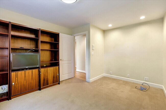 Building Photo - 13993 Alta Vista Ave