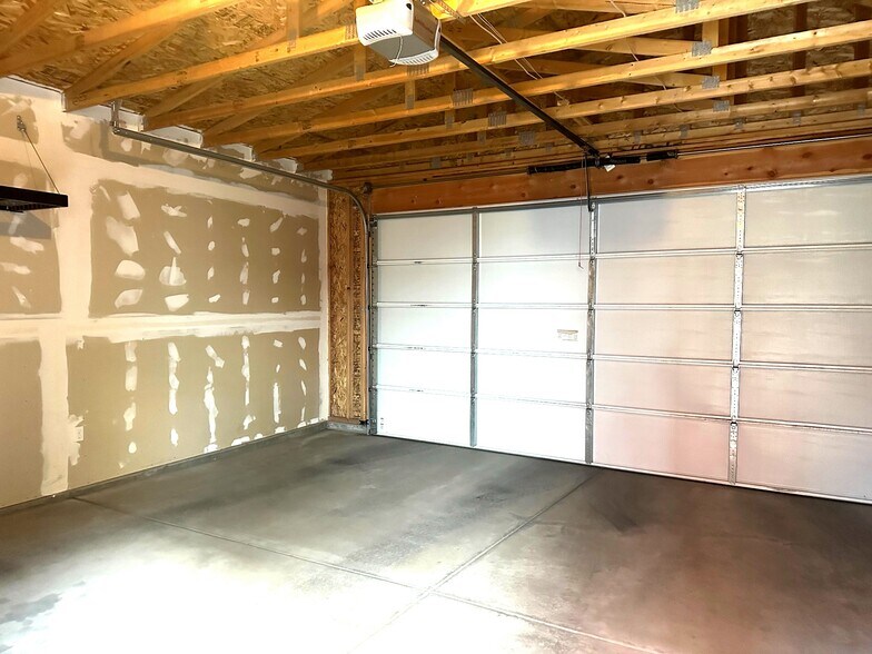 Building Photo - 3912 Utica St