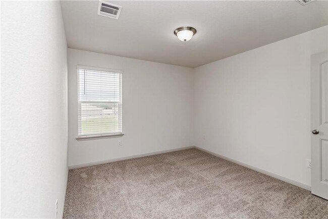 Building Photo - 132 Shiner Ln