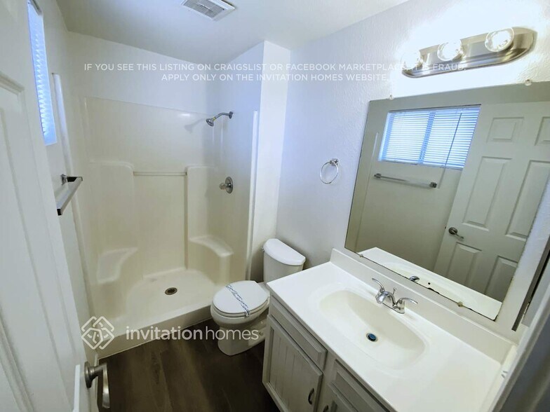 Building Photo - 2103 N Verano Way