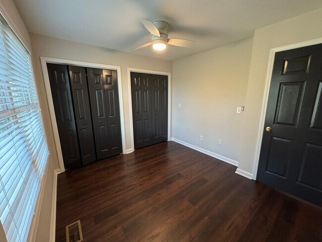 Building Photo - South AVL - Arden Townhome Move-In Ready