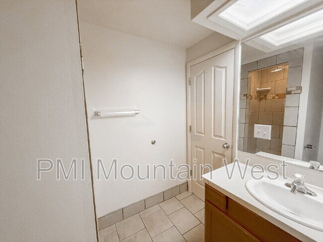 Building Photo - 142 N 200 W