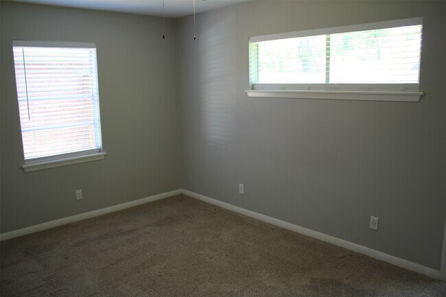 Building Photo - 10031 Haddington Dr