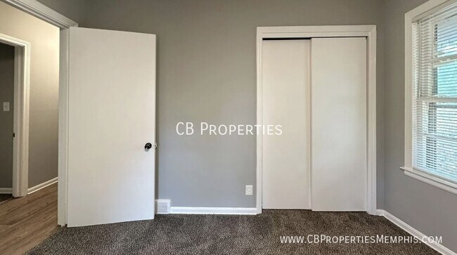 Building Photo - Move In Promos to choose from!