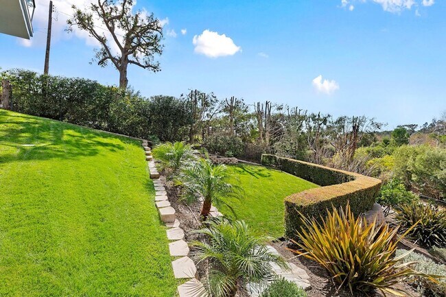 Building Photo - 27091 Sea Vista Dr