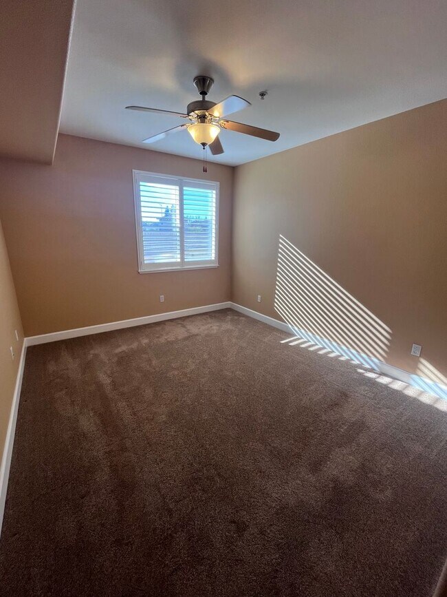 Building Photo - BEAUTIFUL CONDO AT THE PHOENICIAN IN ROSEVILLE!! $500 OFF FIRST MONTH'S RENT!!