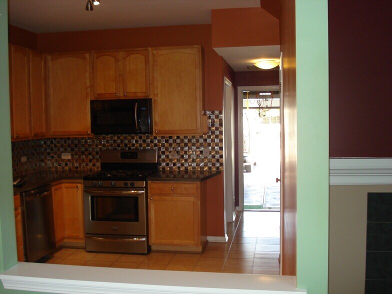 Building Photo - 1022 Evergreen Cir